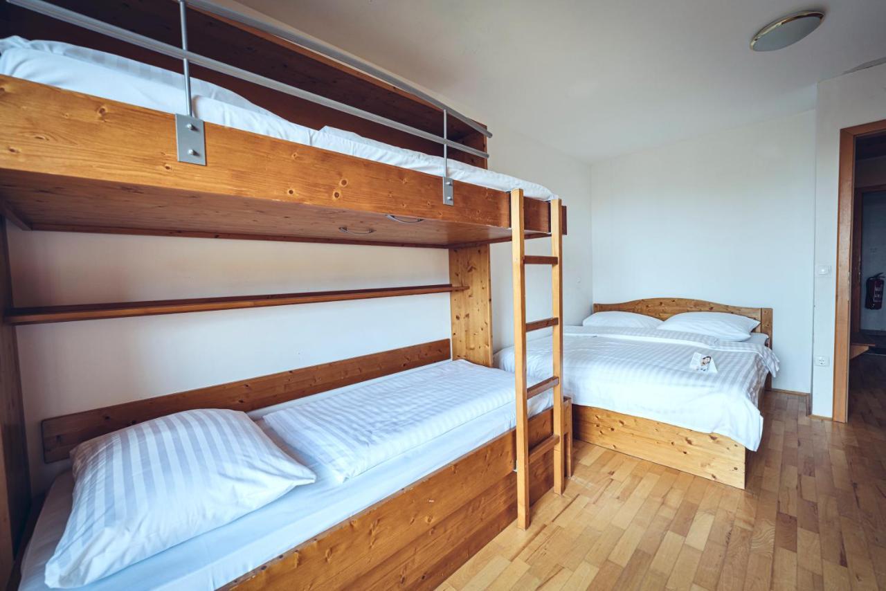 Pohorje Village Wellbeing Resort - Forest Apartments Videc Hocko Pohorje Bagian luar foto