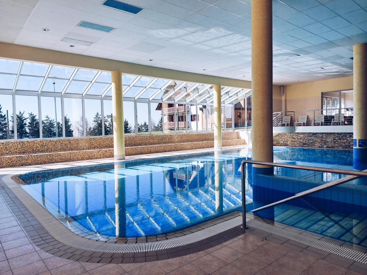 Pohorje Village Wellbeing Resort - Forest Apartments Videc Hocko Pohorje Bagian luar foto