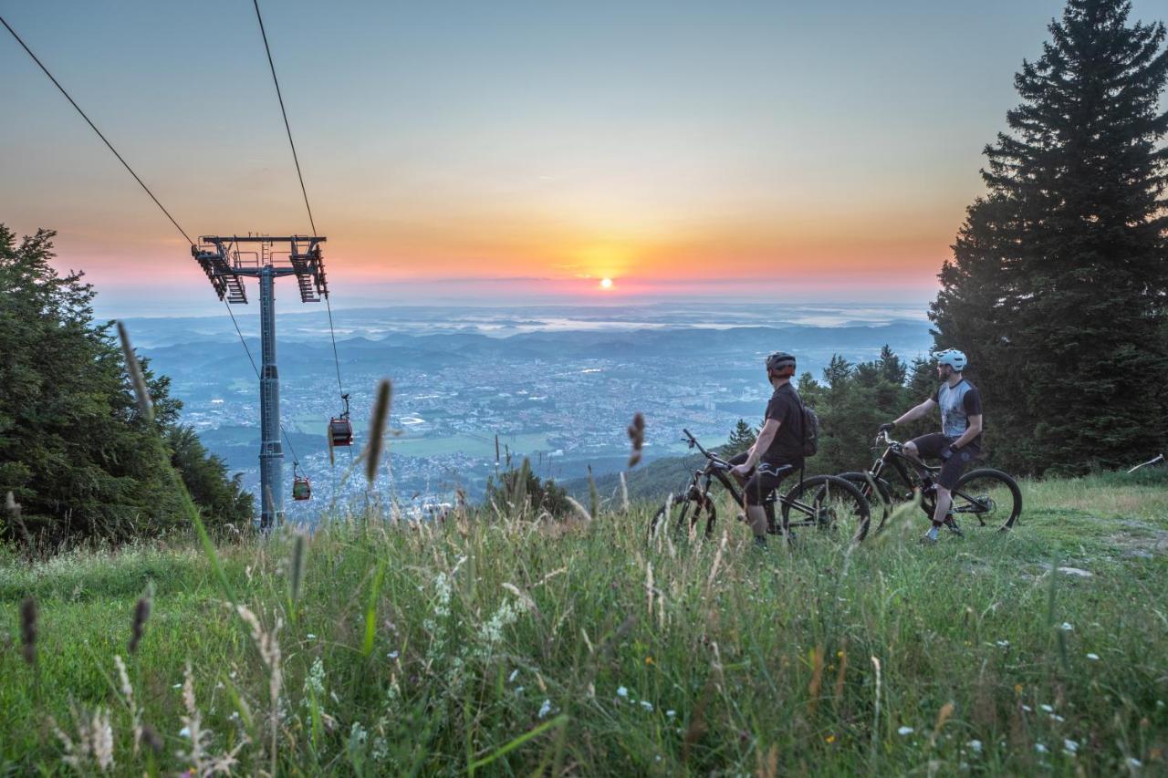 Pohorje Village Wellbeing Resort - Forest Apartments Videc Hocko Pohorje Bagian luar foto